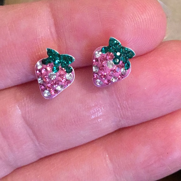 Jewelry - 💯% 925 Sterling Silver Earrings w/Swarovski